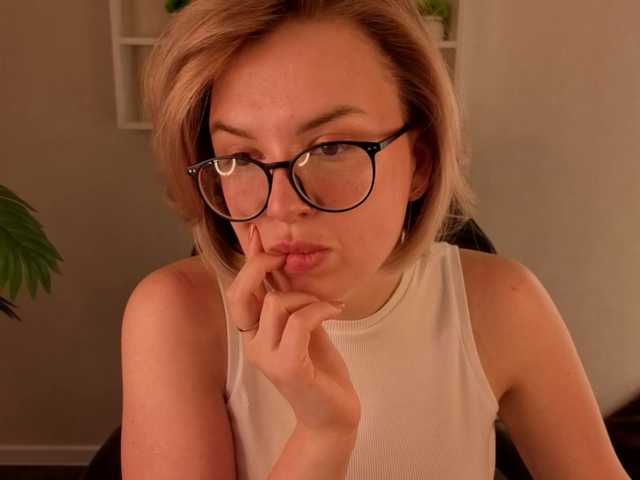 Nikki-Kai's BongaCams show and profile