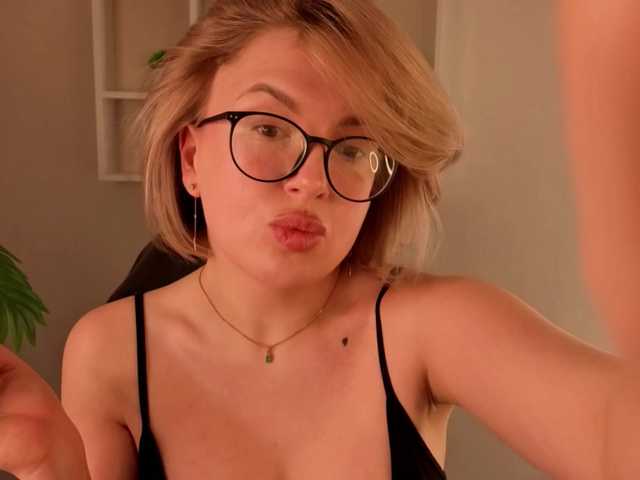 Nikki-Kai's BongaCams show and profile