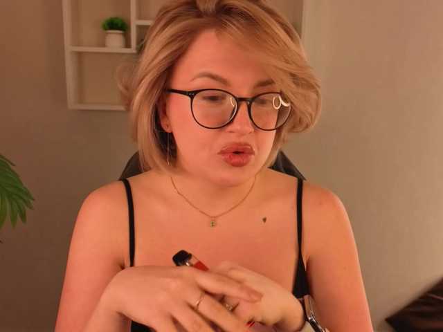 Nikki-Kai's BongaCams show and profile