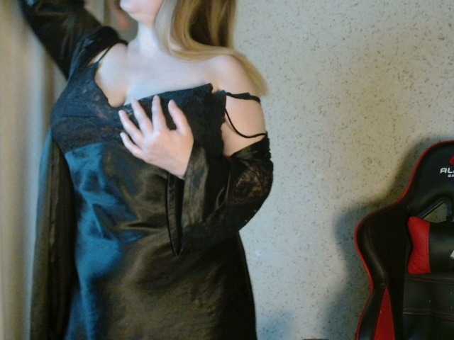 MiaLaFoxis's BongaCams show and profile