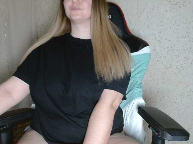 MiaLaFoxis's BongaCams show and profile