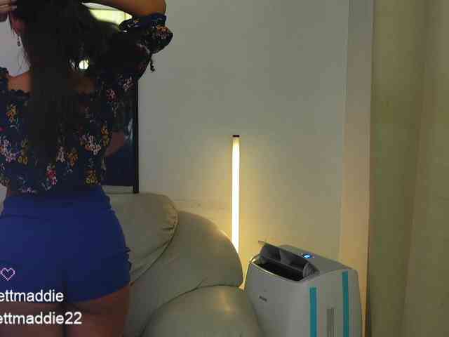 Sweettmaddie22 webcam