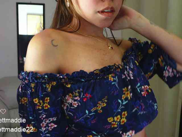 Sweettmaddie22 webcam