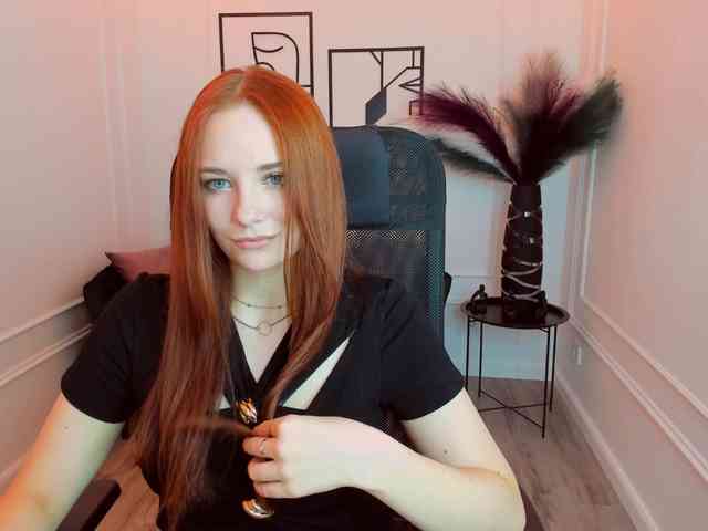 TinaGeroll webcam
