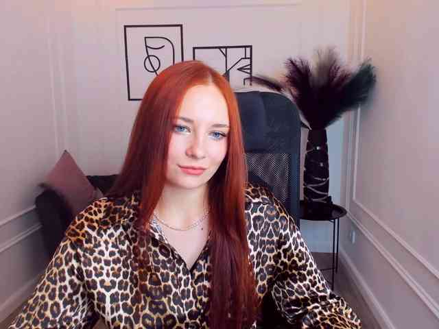 TinaGeroll webcam