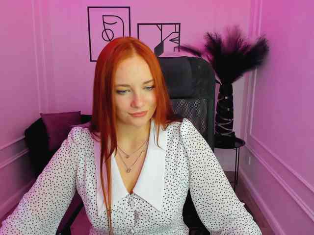 TinaGeroll webcam