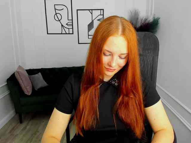 TinaGeroll webcam
