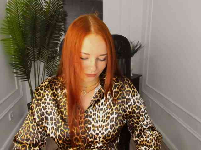 TinaGeroll webcam