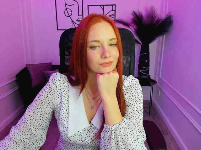 TinaGeroll webcam