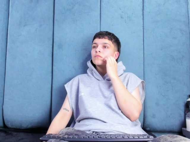 MeganThompson live cam profile