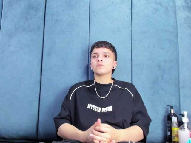 MeganThompson live cam profile