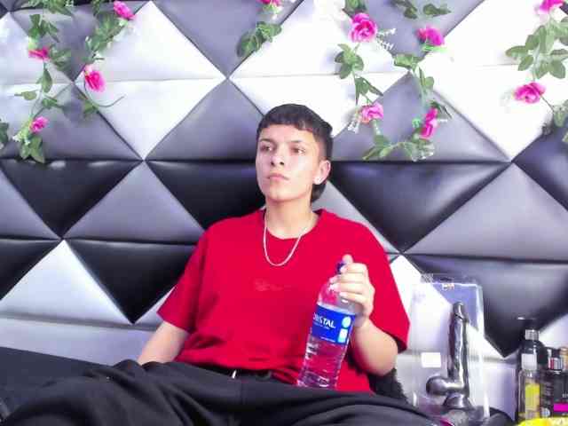 flirt chatroom MeganThompson