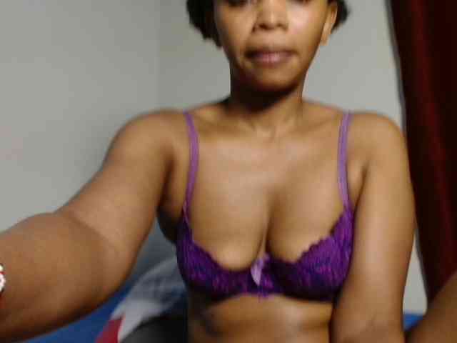 Undeniablyhot webcam