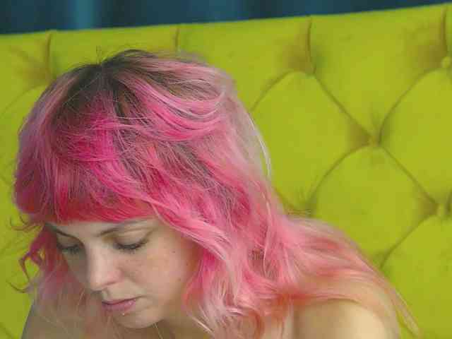 LizzieGolden webcam