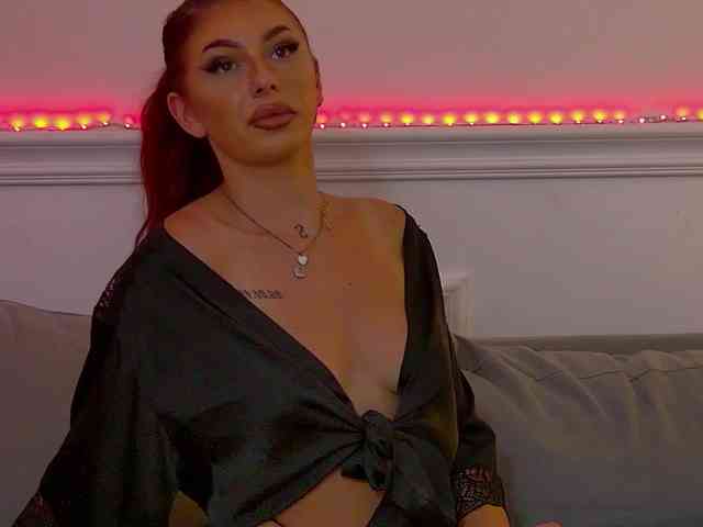 NaomiDyce webcam