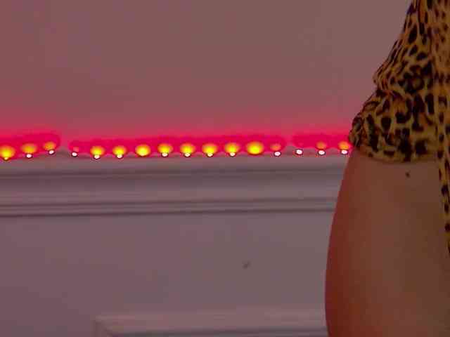 NaomiDyce webcam