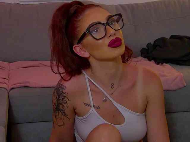 NaomiDyce webcam