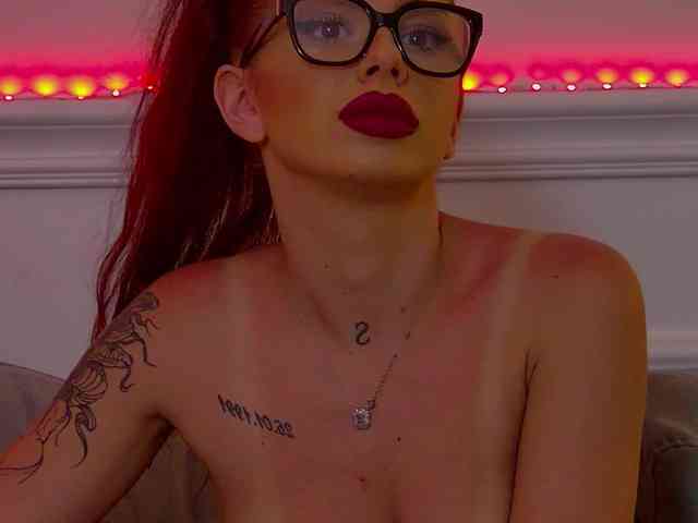 NaomiDyce webcam