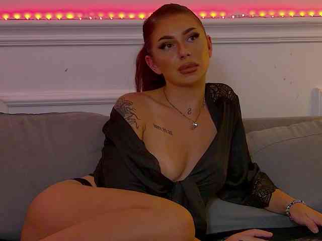 NaomiDyce webcam