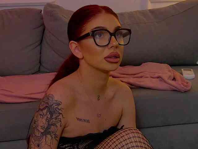 NaomiDyce webcam