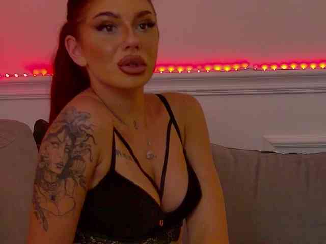 NaomiDyce webcam