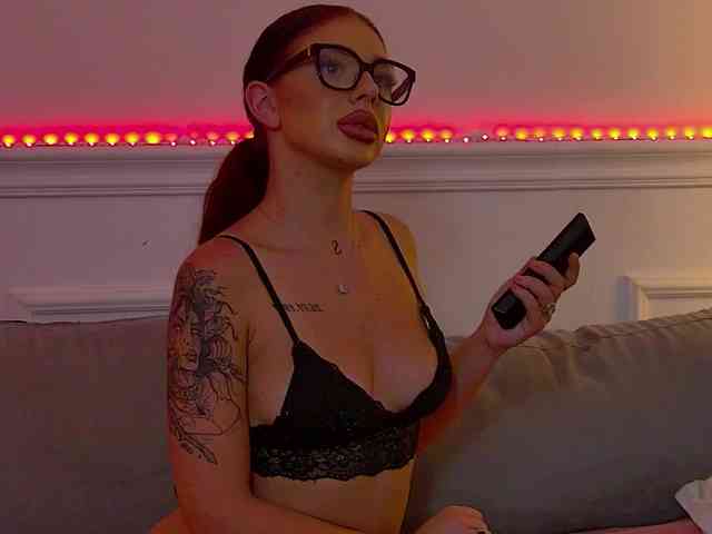NaomiDyce webcam