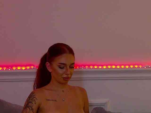 NaomiDyce webcam