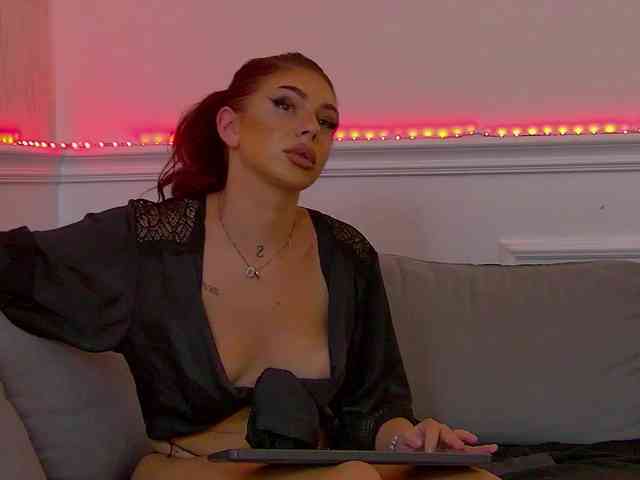 NaomiDyce webcam
