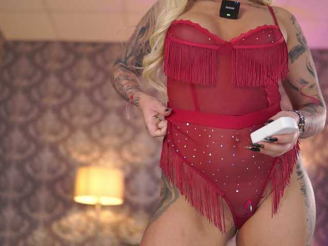 AlmaVelia's BongaCams show and profile