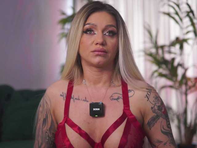 AlmaVelia's BongaCams show and profile