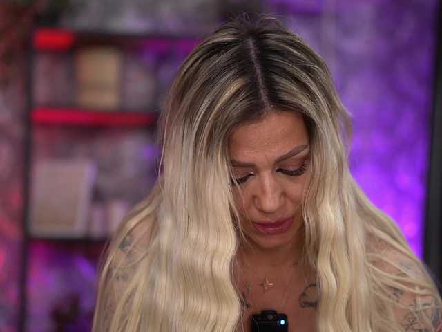 AlmaVelia's BongaCams show and profile