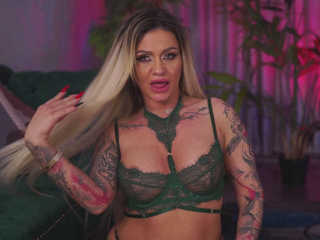 AlmaVelia's BongaCams show and profile