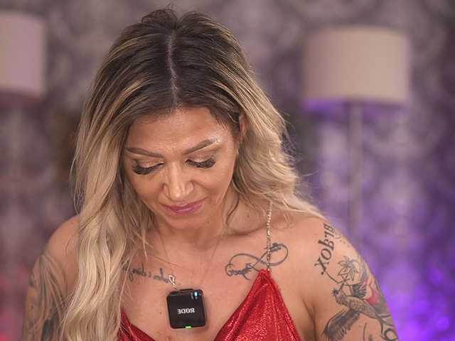 AlmaVelia's BongaCams show and profile