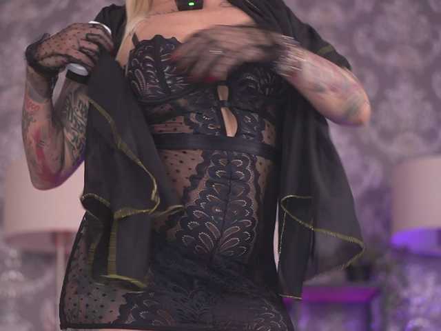 AlmaVelia's BongaCams show and profile