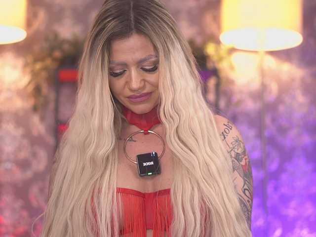 AlmaVelia's BongaCams show and profile