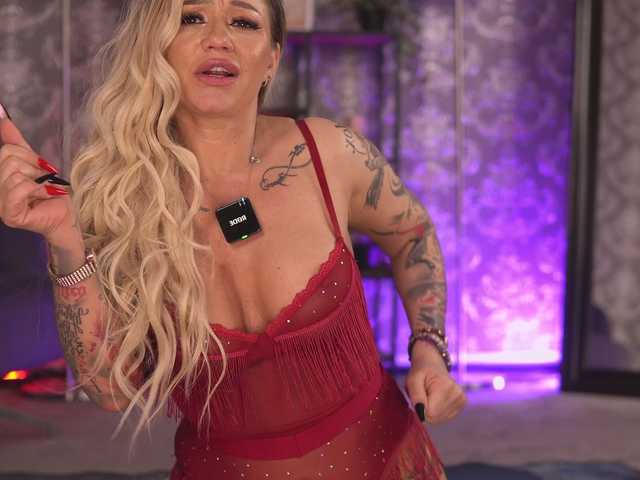 AlmaVelia's BongaCams show and profile