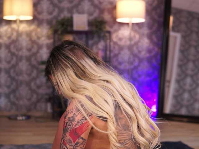 AlmaVelia live cam profile