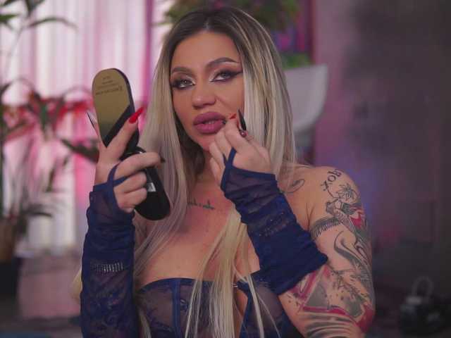 AlmaVelia's BongaCams show and profile