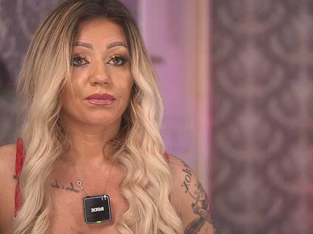 AlmaVelia — Tattooed MILF with big boobs ready to make you lose control... Dare to come closer and play? SQUIRT AT @remain TOKENS LEFT