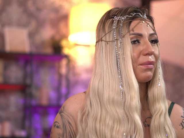 AlmaVelia's BongaCams show and profile