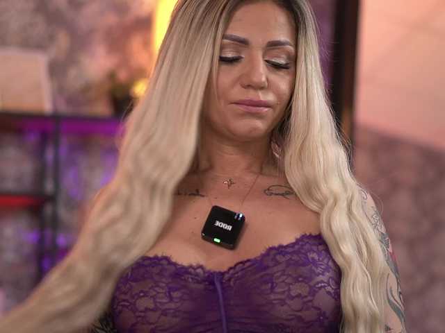 AlmaVelia's BongaCams show and profile