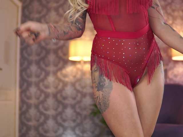 AlmaVelia's BongaCams show and profile