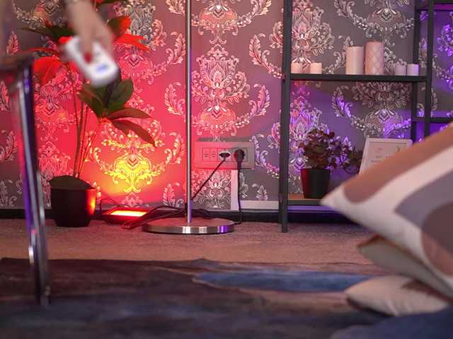 AlmaVelia's BongaCams show and profile