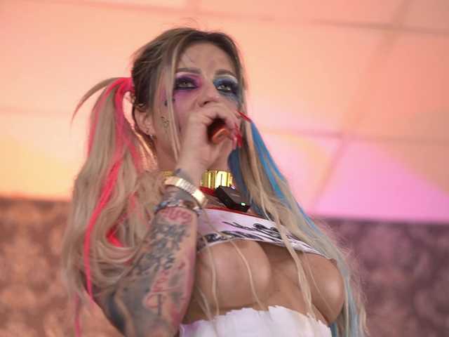 AlmaVelia's BongaCams show and profile