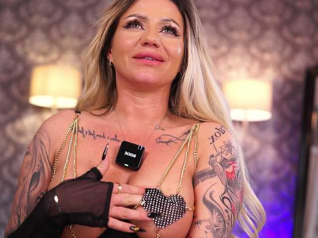 AlmaVelia's BongaCams show and profile