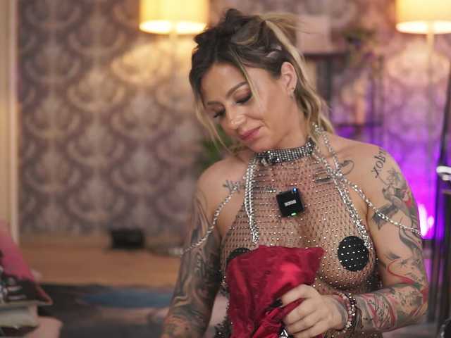 AlmaVelia's BongaCams show and profile