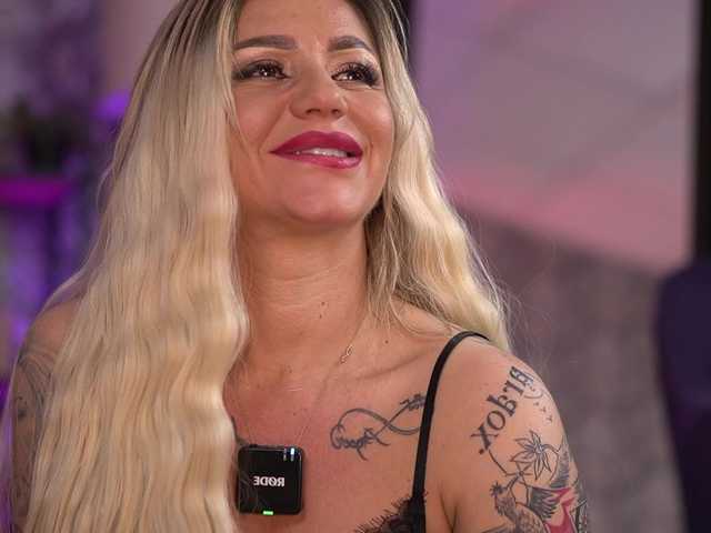 AlmaVelia's BongaCams show and profile