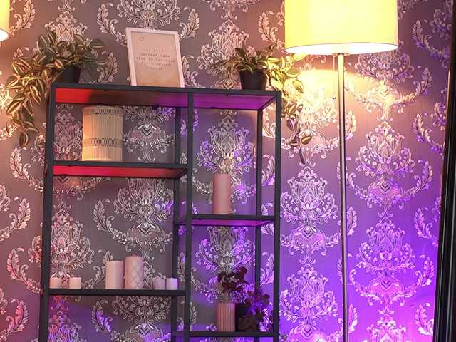 AlmaVelia's BongaCams show and profile