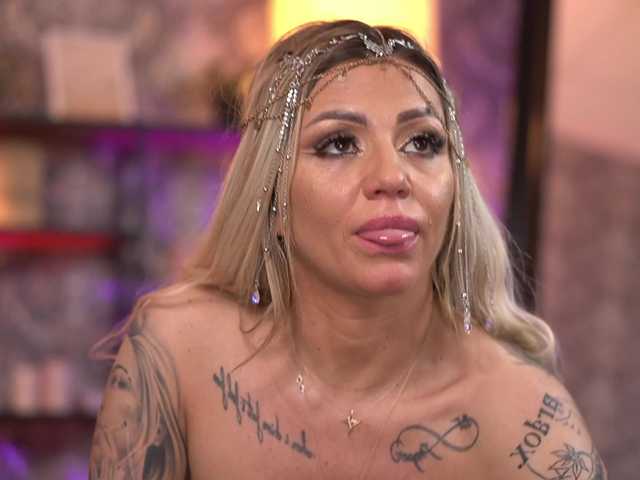 AlmaVelia's BongaCams show and profile