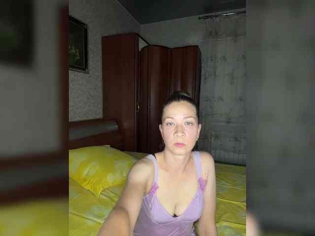 IceLovia Live Webcam on BongaCams